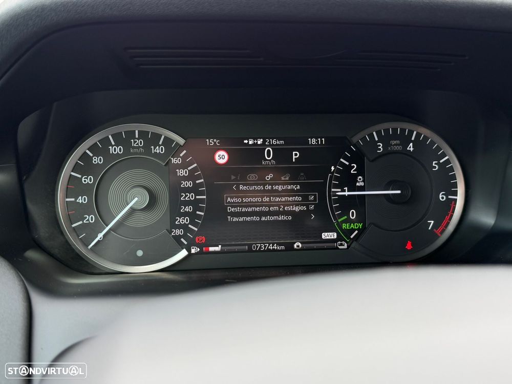 Land Rover Discovery Sport P300e Dynamic SE - 32