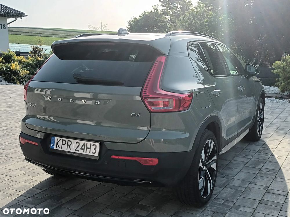 Volvo XC 40 B4 Plus Dark - 4