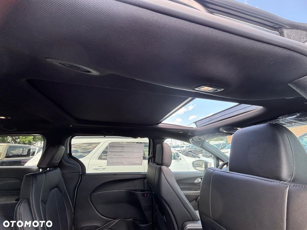 Chrysler Pacifica - 20