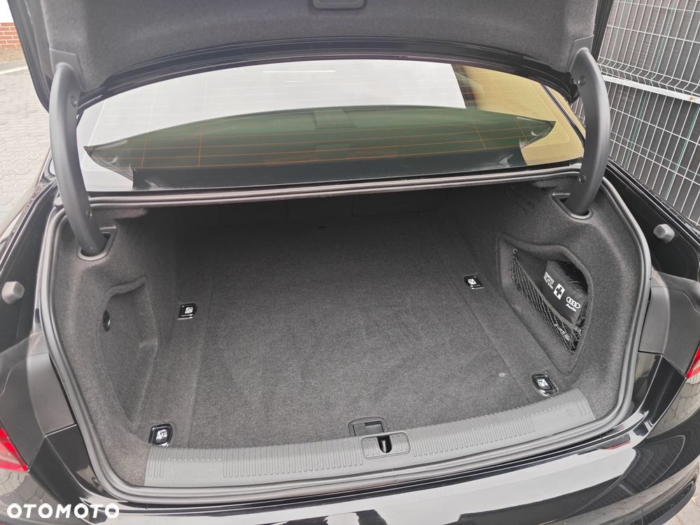 Audi A4 Limousine - 36