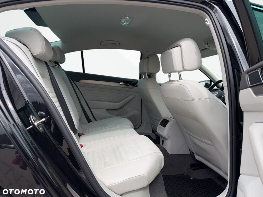 Volkswagen Passat 2.0 TSI Elegance DSG - 12