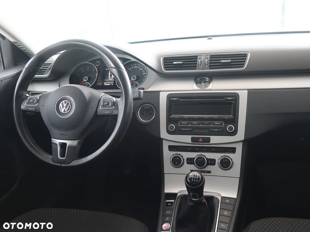 Volkswagen Passat 1.4 TSI BMT Comfortline - 24