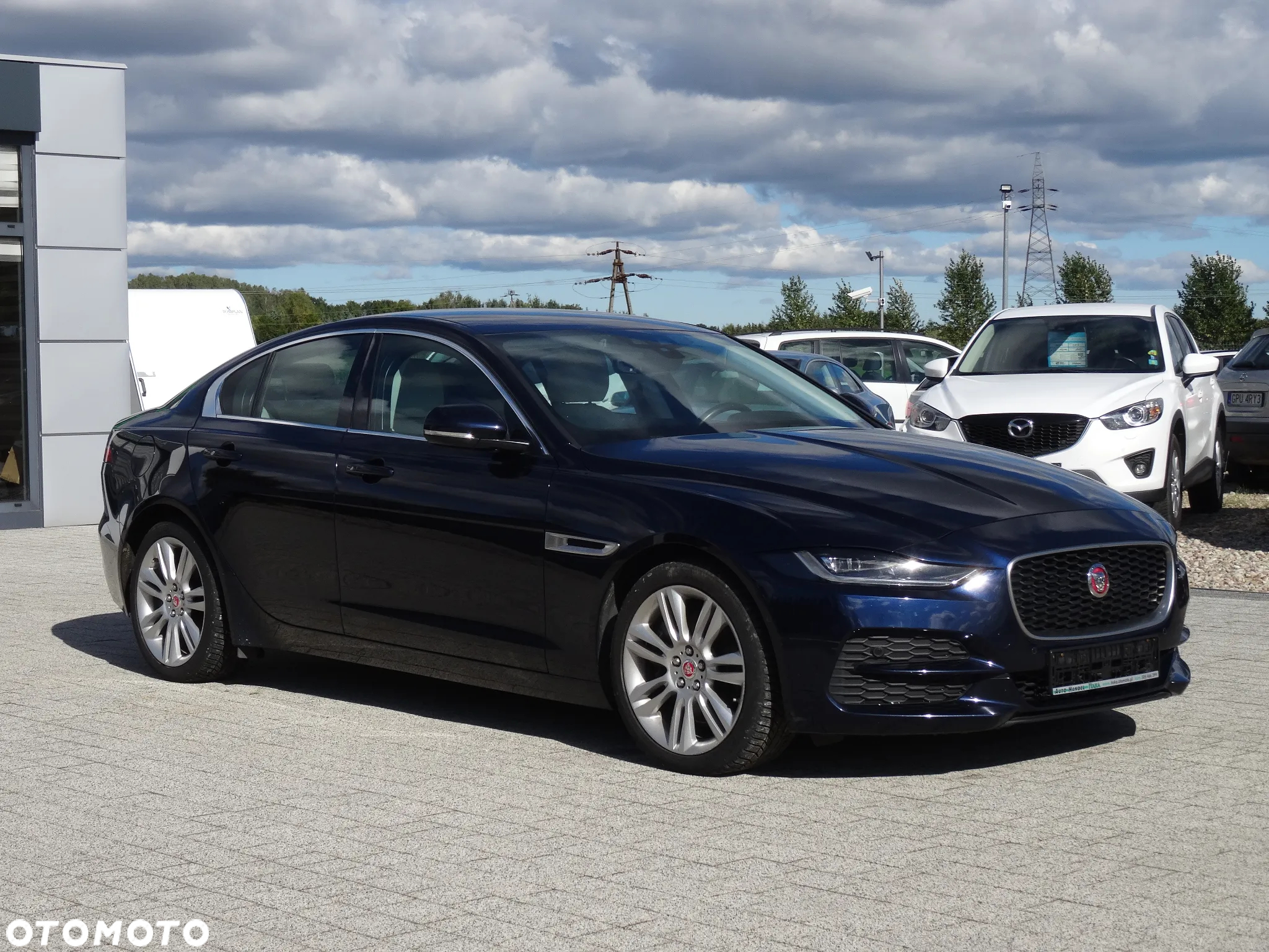 Jaguar XE 2.0 D180 R-Dynamic SE - 5