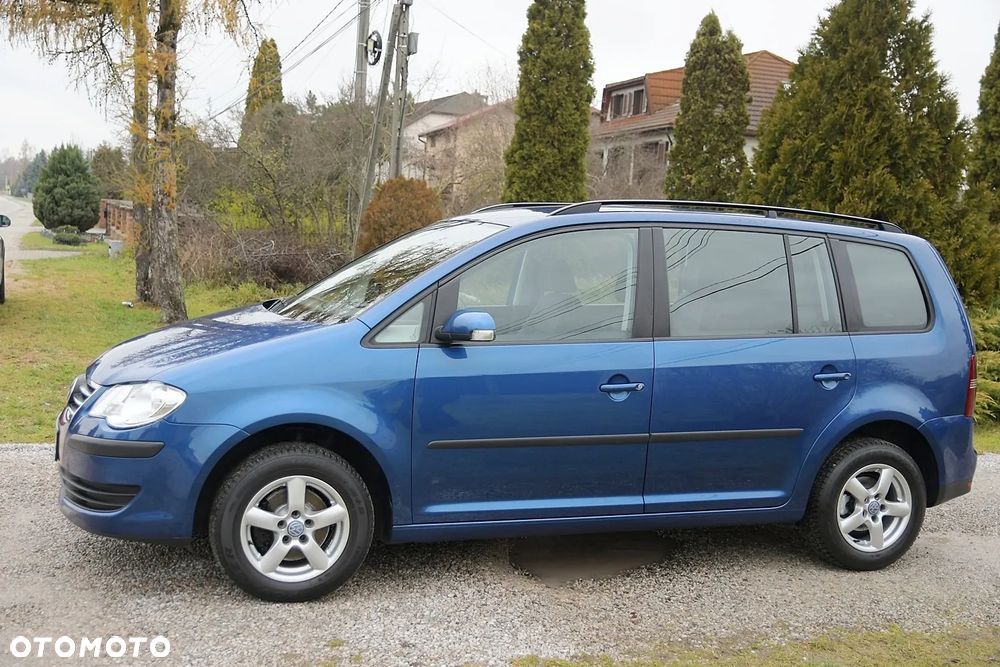 Volkswagen Touran - 10