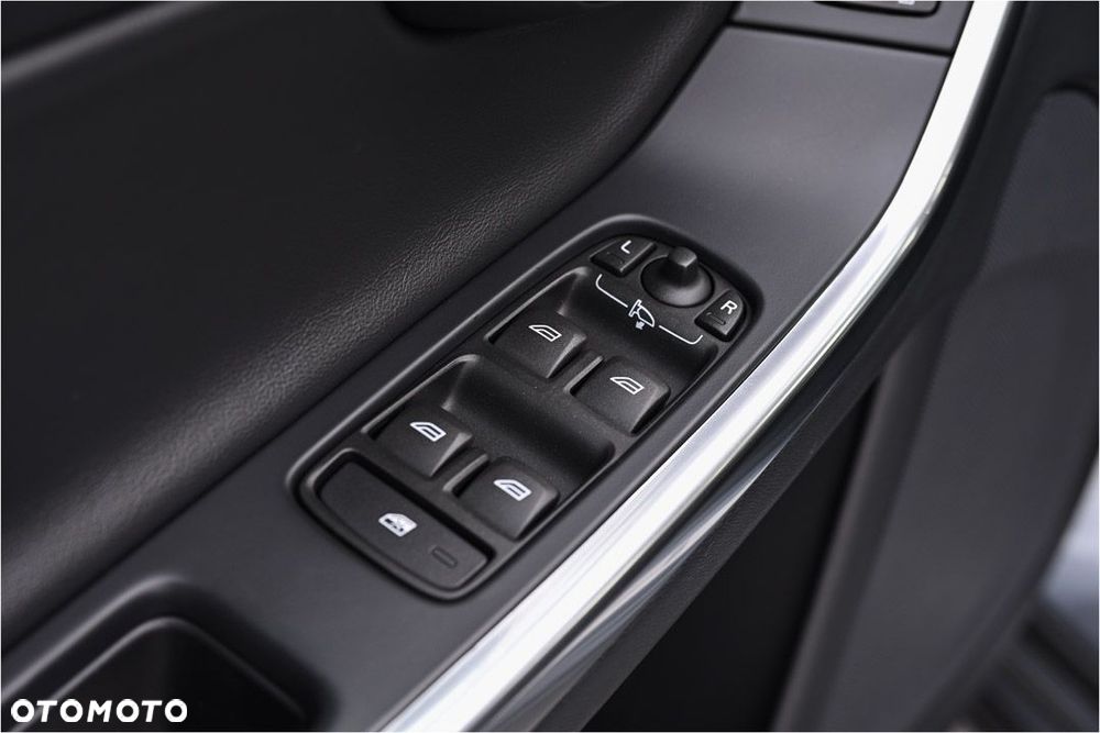 Volvo V60 D5 Geartronic RDesign - 32