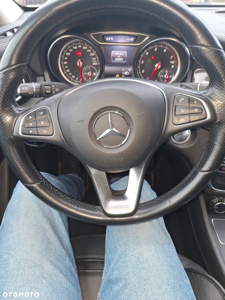 Mercedes-Benz GLA 200 7G-DCT Urban - 10