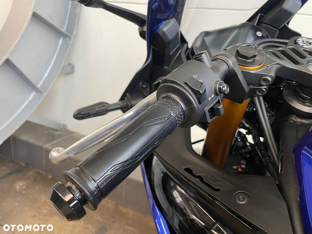 Yamaha R3 - 8