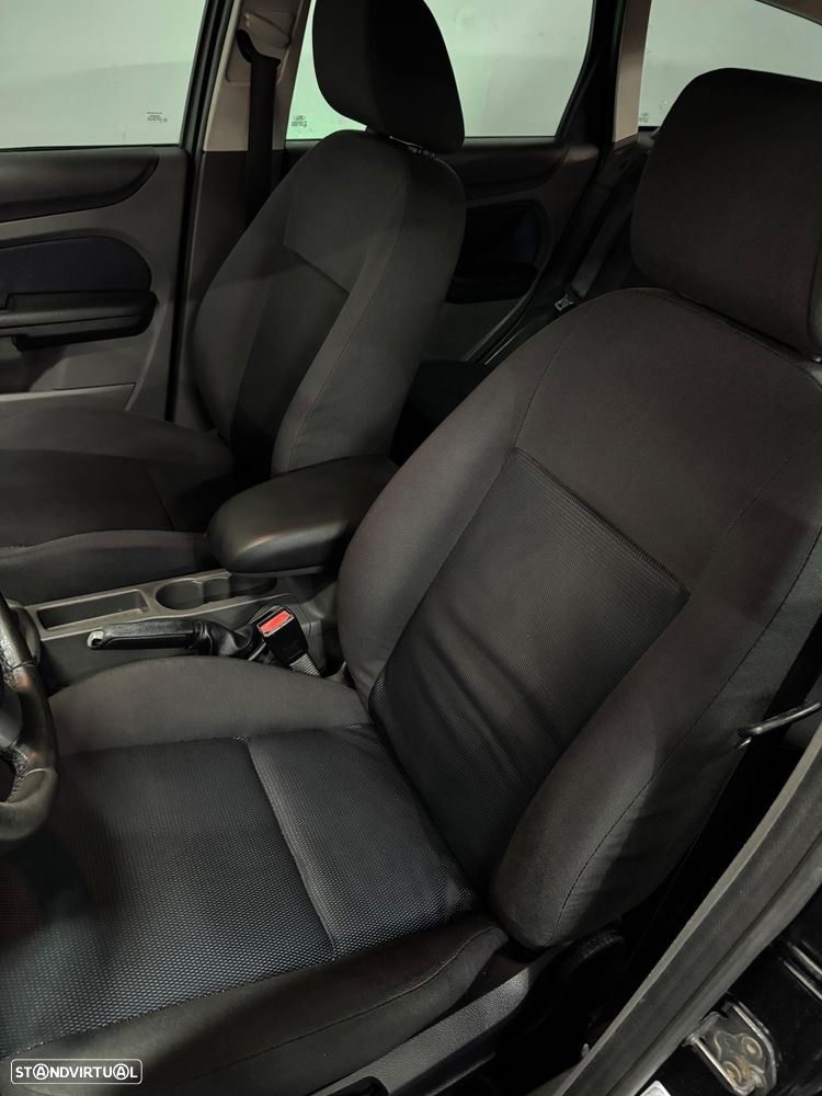 Ford Focus SW 1.6 TDCi Ambiente - 13