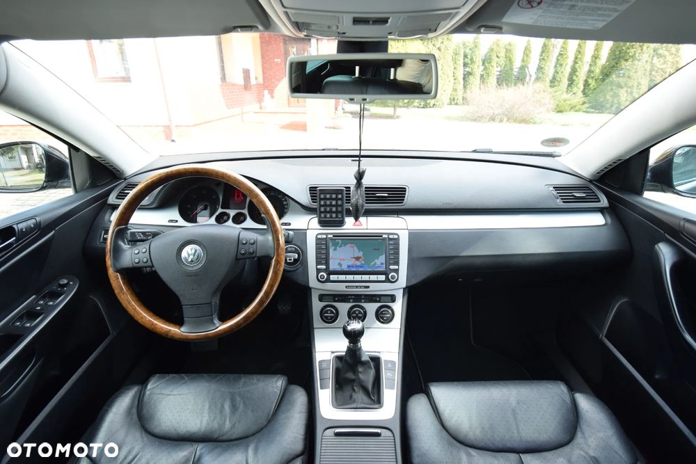 Volkswagen Passat 2.0 TDI 4Motion Individual - 17