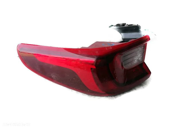 KIA STONIC I 22r LIFT  LAMPA W BŁOTNIK LEWY TYŁ TYLNA