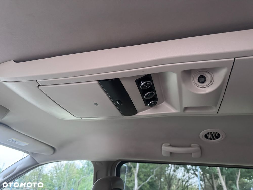 Chrysler Town & Country 3.6 Limited - 10