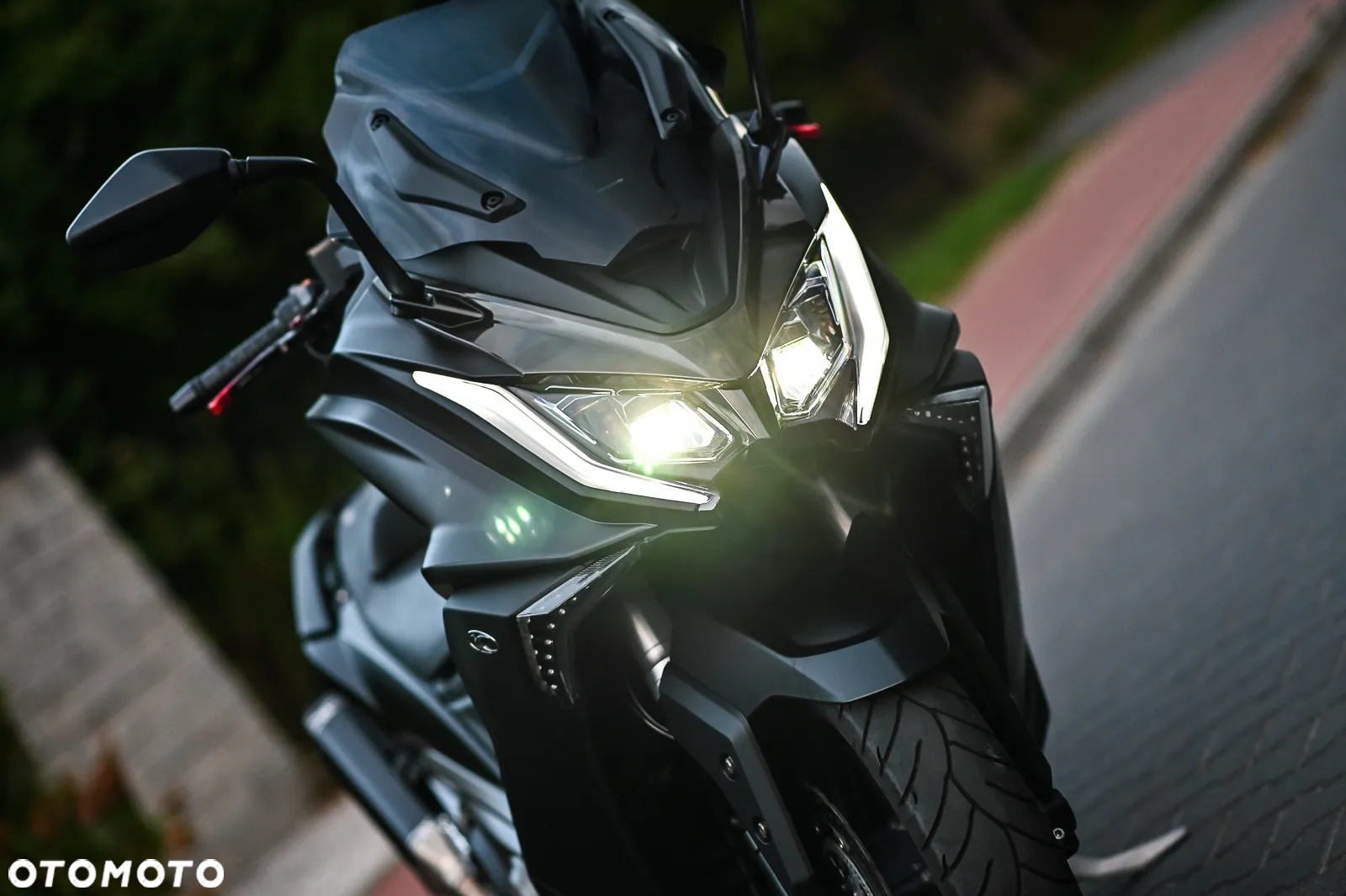 Kymco AK 550 - 12