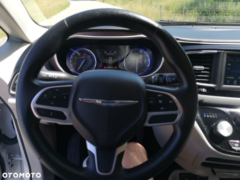 Chrysler Pacifica - 23