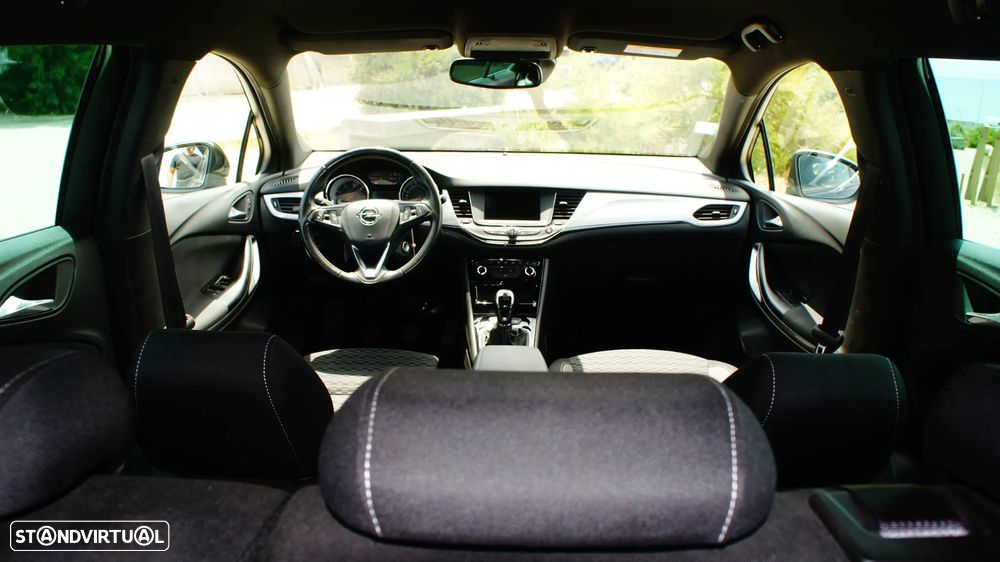 Opel Astra Sports Tourer - 22