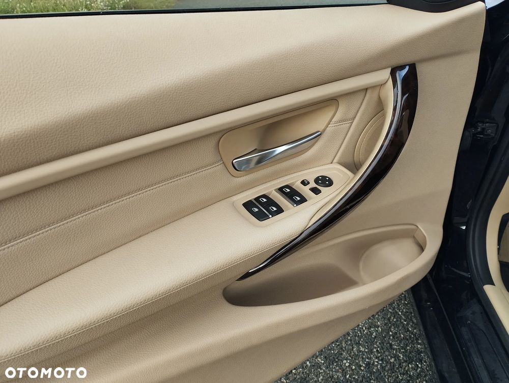 BMW Seria 3 320i - 14
