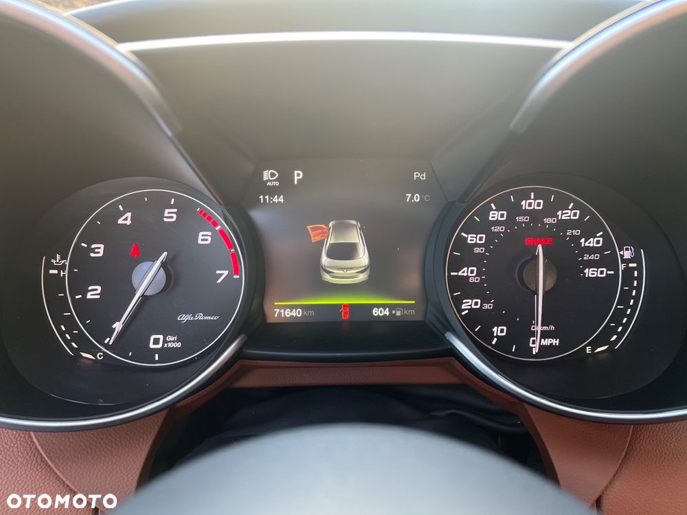 Alfa Romeo Giulia 2.0 Turbo 16V AT8 Veloce Ti - 17