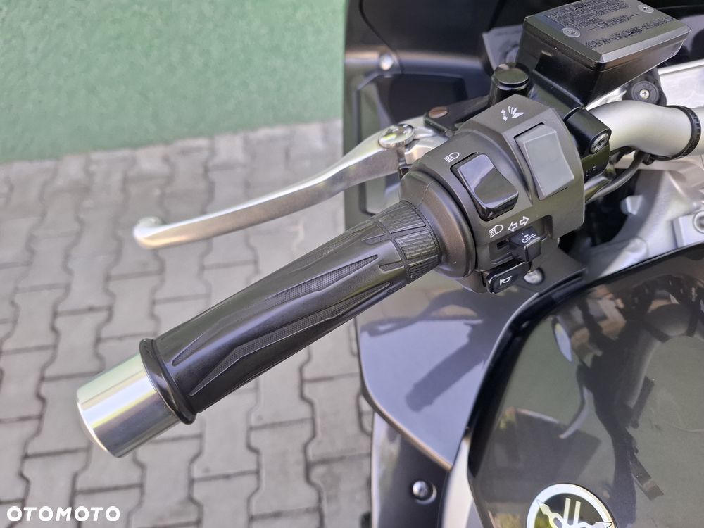 Yamaha FJR - 33