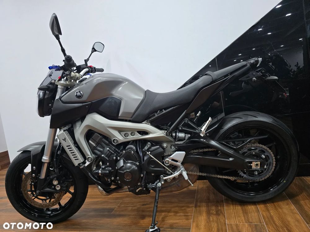 Yamaha MT - 27