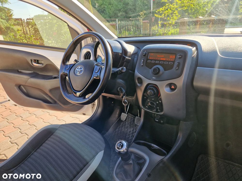 Toyota Aygo 1.0 VVT-i JBL Edition - 32