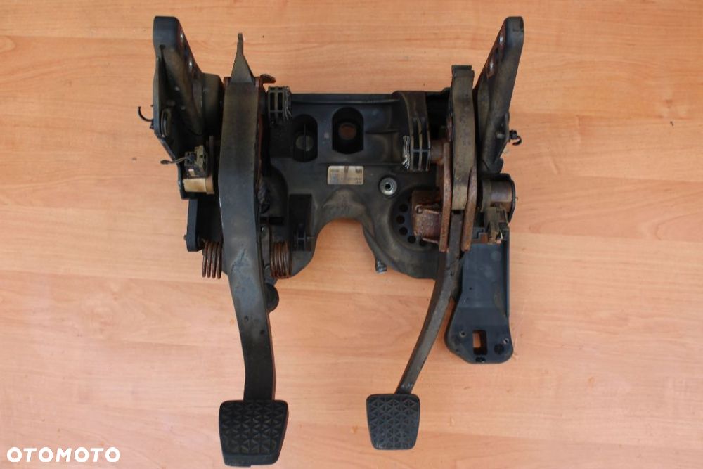 PEDAŁY  Sprzęgła oraz Hamulca EUROPA OPEL ASTRA K 39023894 - 6
