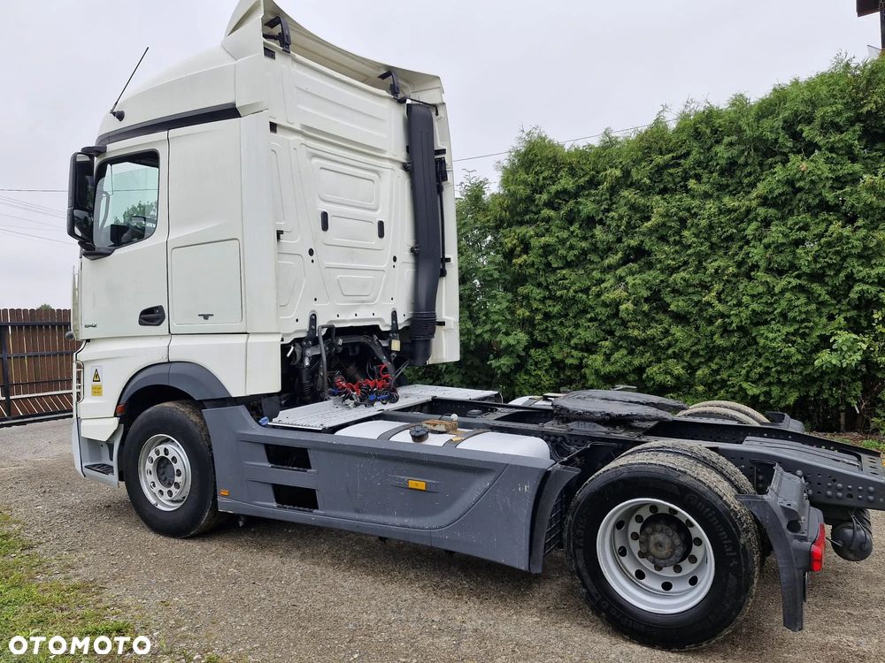 Mercedes-Benz ACTROS - 12