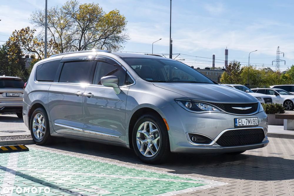 Chrysler Pacifica - 4