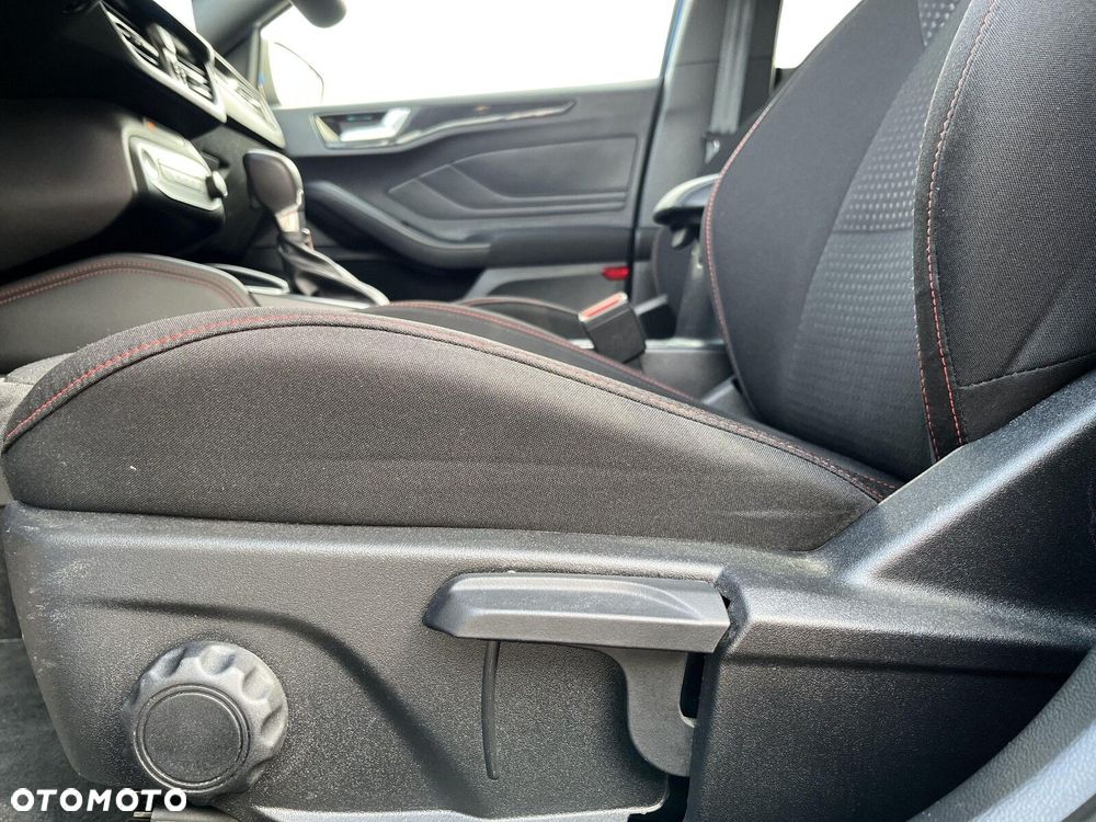 Ford Focus 1.0 EcoBoost mHEV ST-Line X - 12