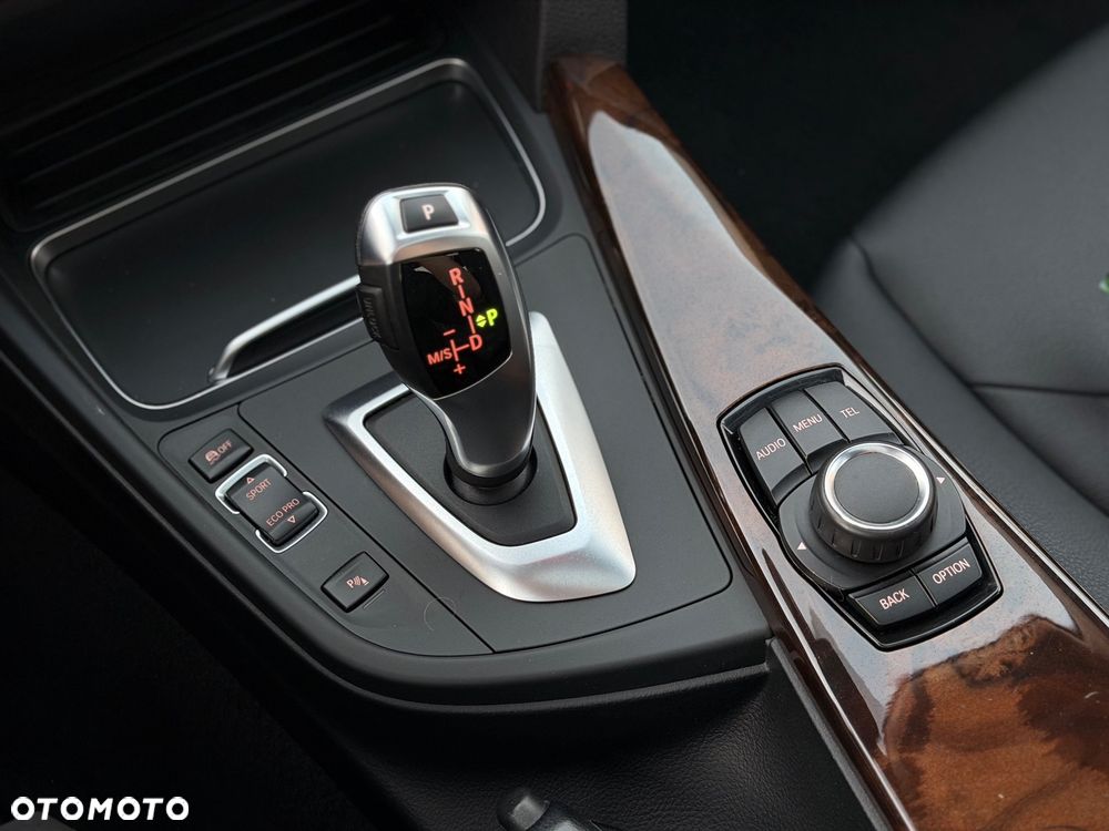 BMW Seria 3 320i xDrive M Sport - 26