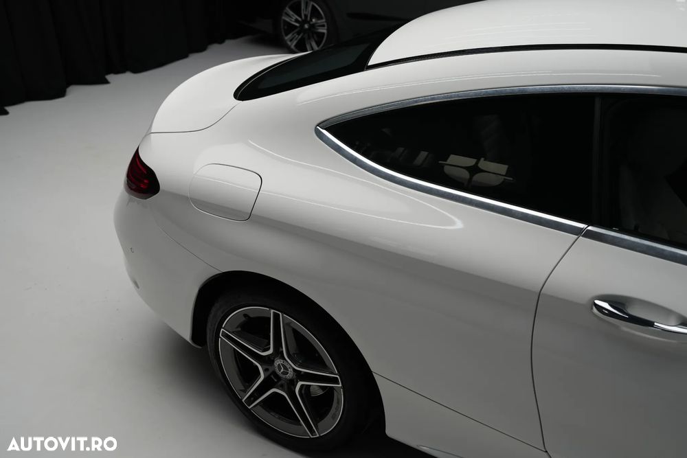 Mercedes-Benz C 400 4MATIC Coupe - 32