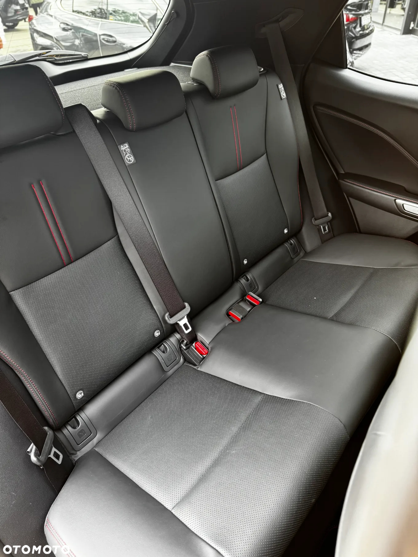 Lexus LBX 1.5 Hybrid Emotion - 13