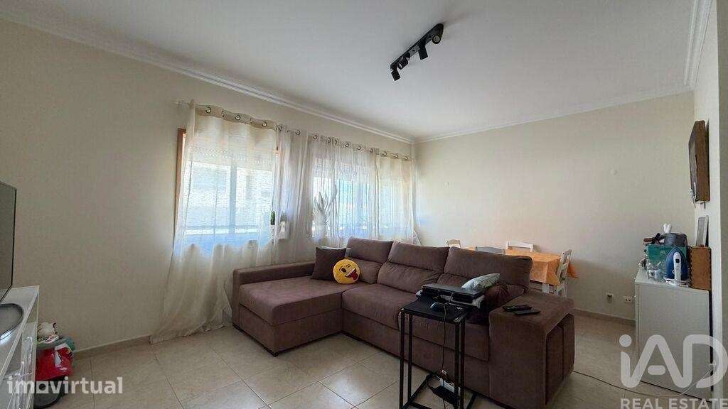 Apartamento T3 em Atalaia e Alto Estanqueiro-Jardia de 98 m2 - Grande imagem: 2/23