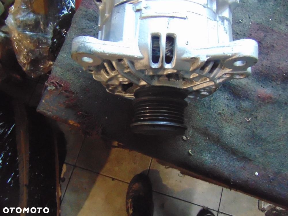 Alternatory Golf 4 1,9 TDI po regeneracji Cena sztuka Róznią sie Kołkami - 2