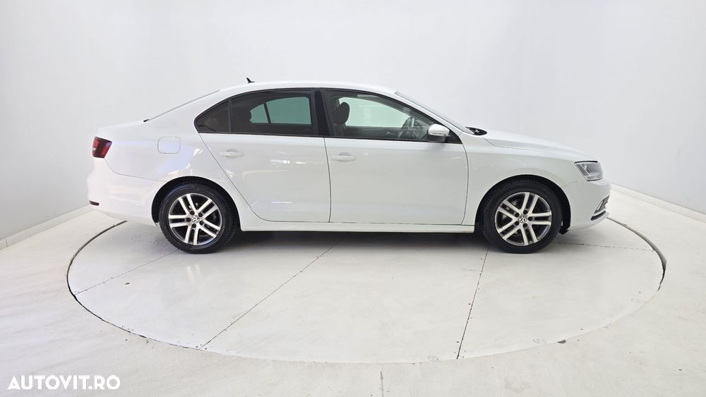 Volkswagen Jetta 2.0 TDI Highline - 6