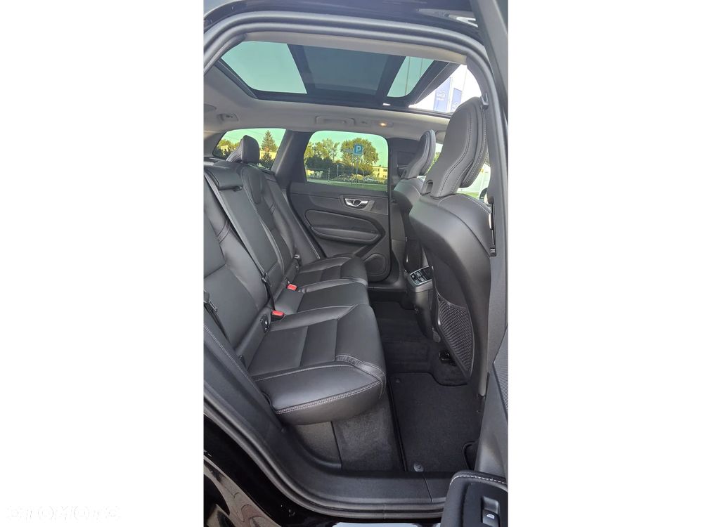 Volvo XC 60 B5 B AWD Ultra Dark - 11