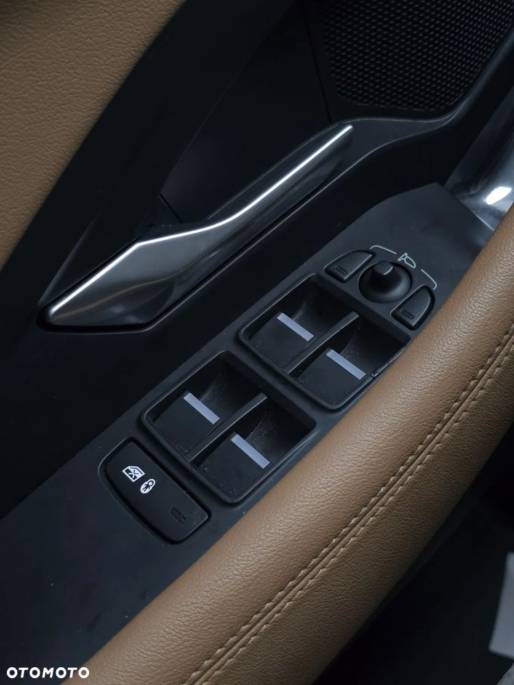 Jaguar E-Pace P200 AWD R-Dynamic - 28