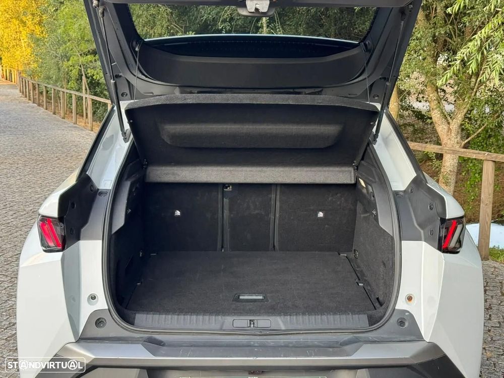 Peugeot 3008 1.2 Hybrid Allure e-DCS6 — fotografia 13