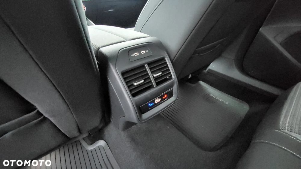 Skoda Superb 1.5 TSI mHEV Selection DSG - 32