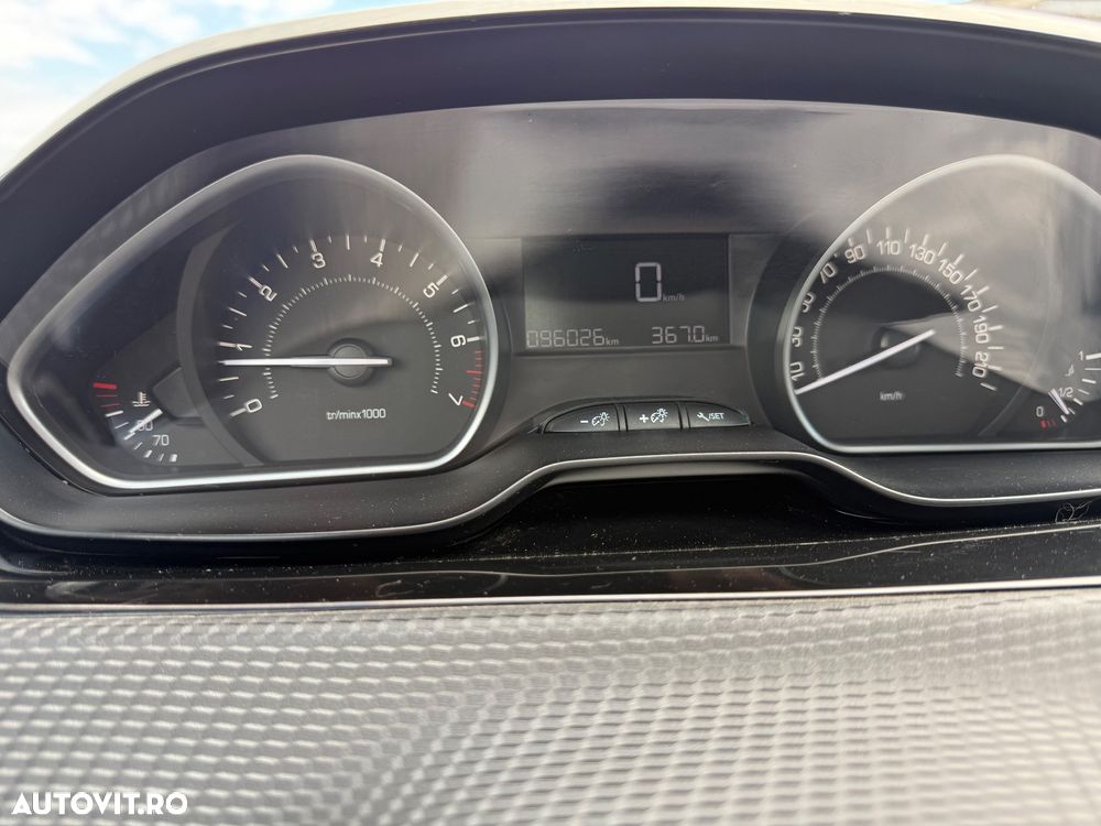Peugeot 2008 PureTech 130 GPF Stop&Start Signature - 17