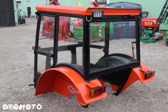 Kabina ciągnikowa ursus C-360 C 360 z okrągłymi błotnikami - 4