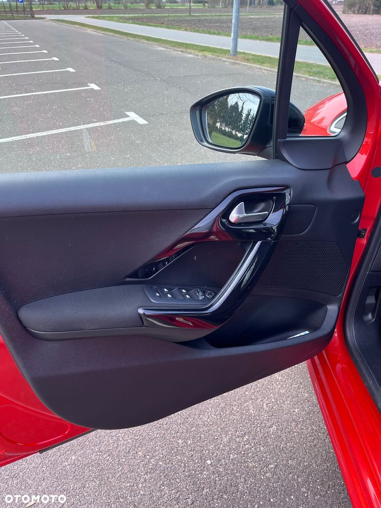 Peugeot 208 1.2 PureTech Allure S&S - 11
