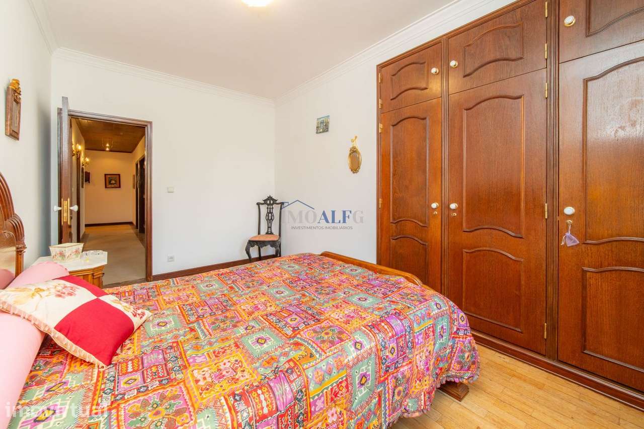 Arrendamento de um quarto em apartamento T3 em Algés junto a escolas - Grande imagem: 2/17