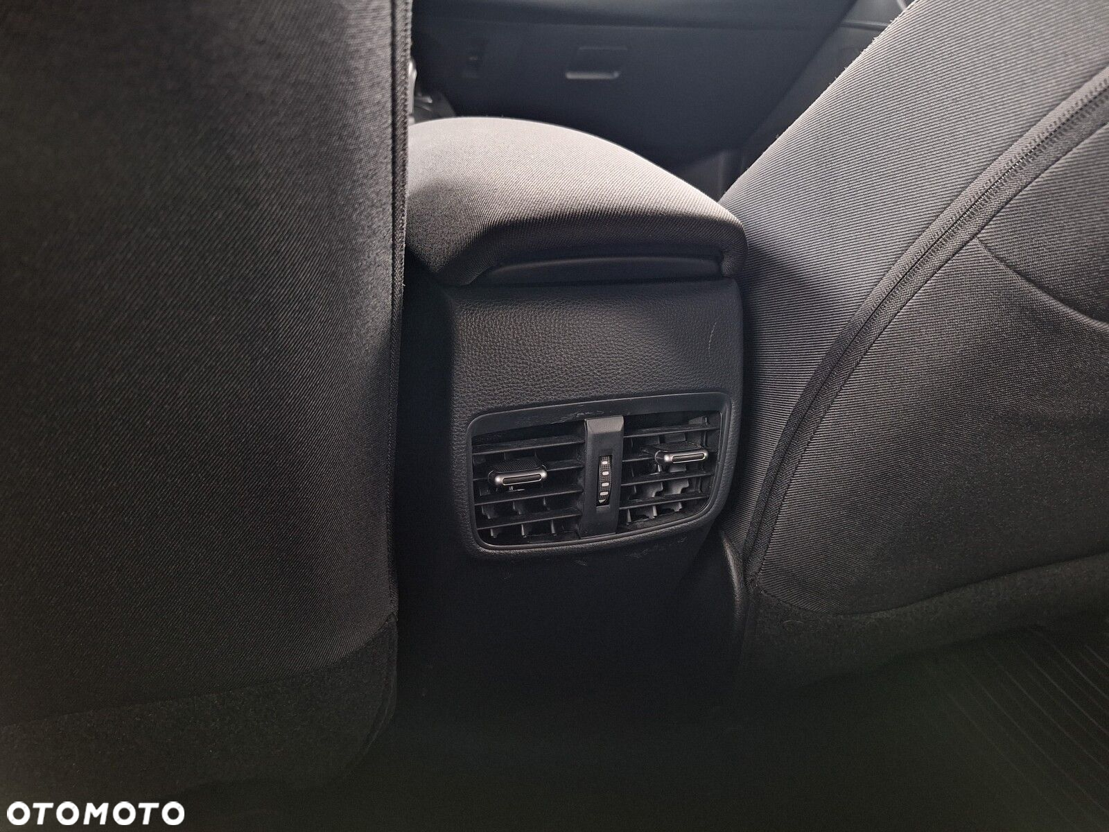 Toyota Corolla 1.8 Hybrid Comfort - 37