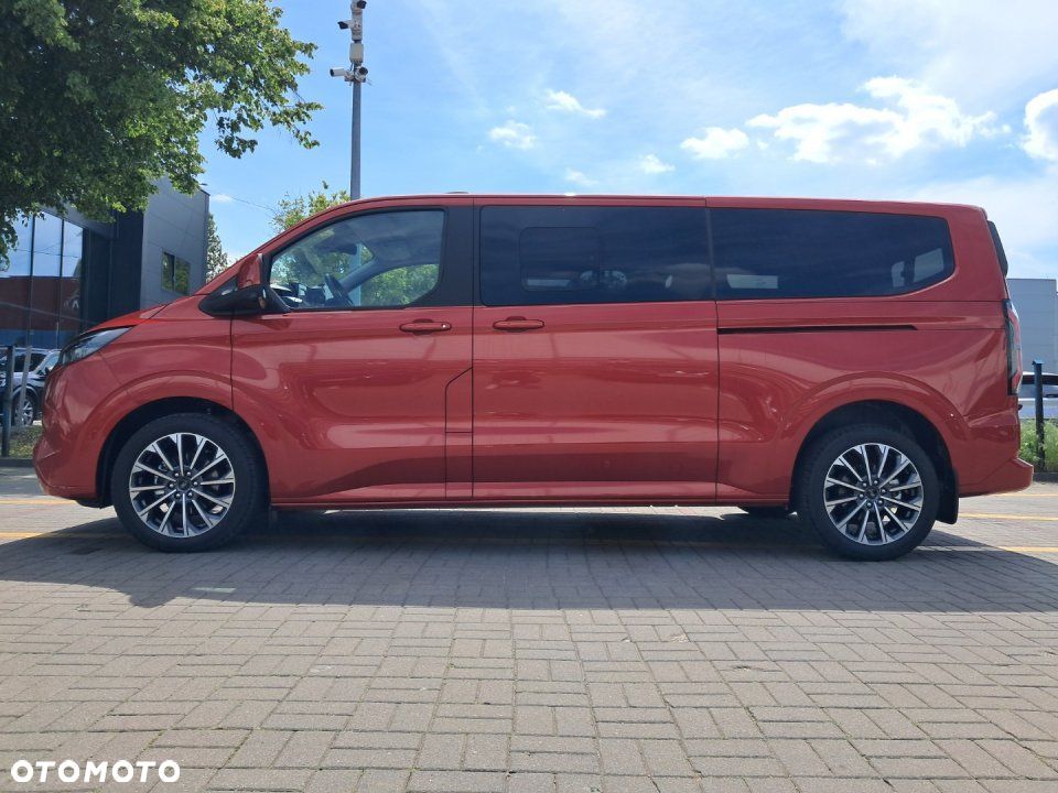 Ford Tourneo Custom - 2