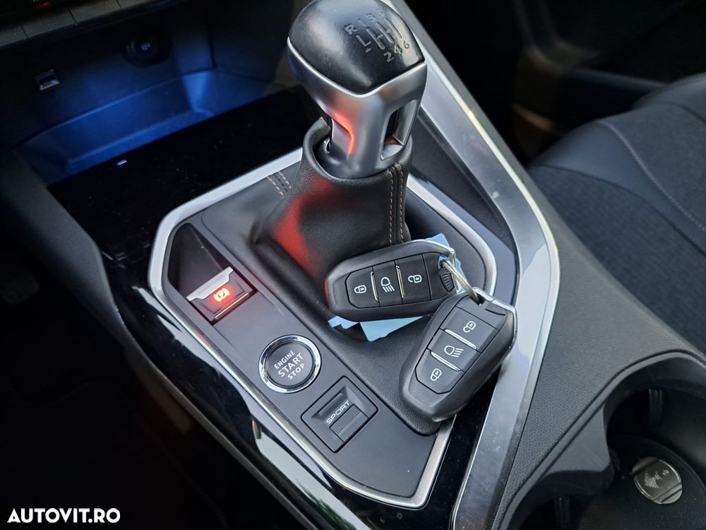 Peugeot 3008 1.2 PureTech Turbo S&S GT-Line - 25