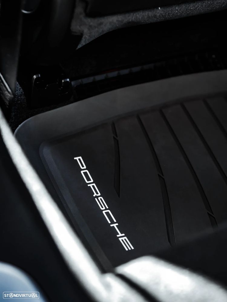 Porsche Taycan 4S - 24