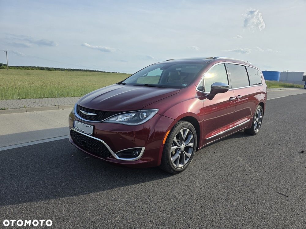Chrysler Pacifica - 1