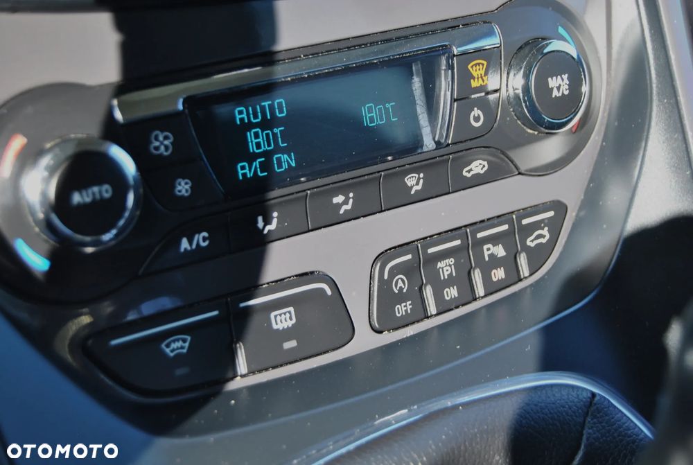Ford Kuga 2.0 TDCi 2x4 SYNC - 12