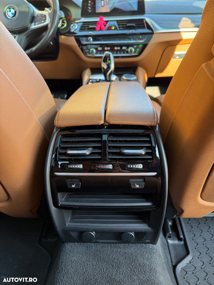BMW Seria 5 530d xDrive AT - 30