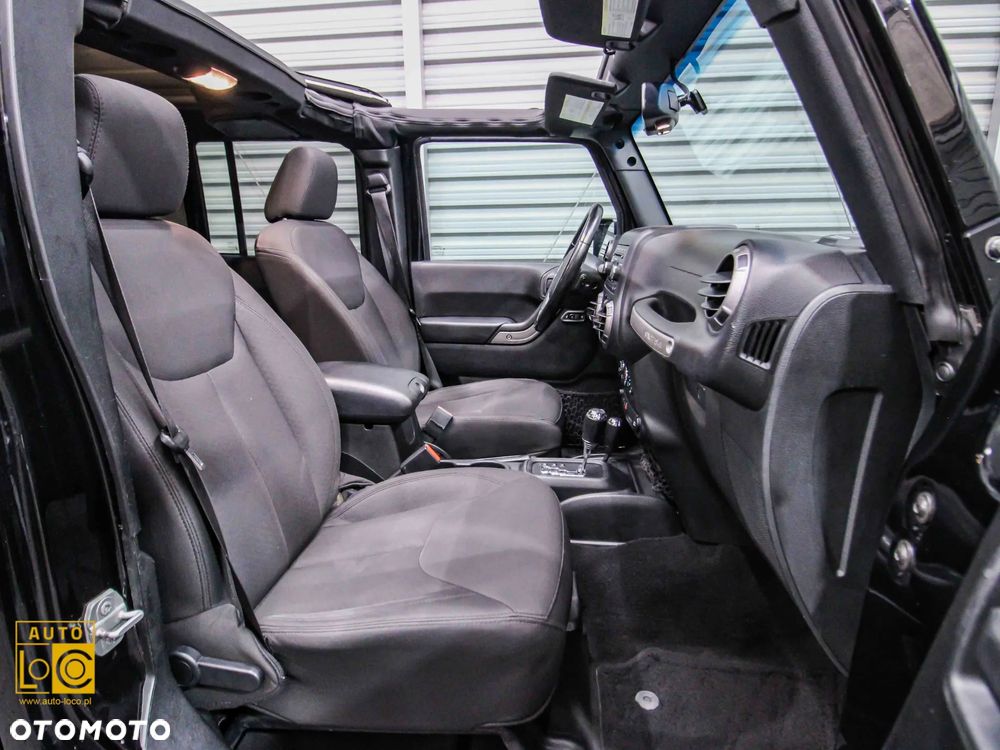 Jeep Wrangler 3.6 Unlim Night Eagle - 11