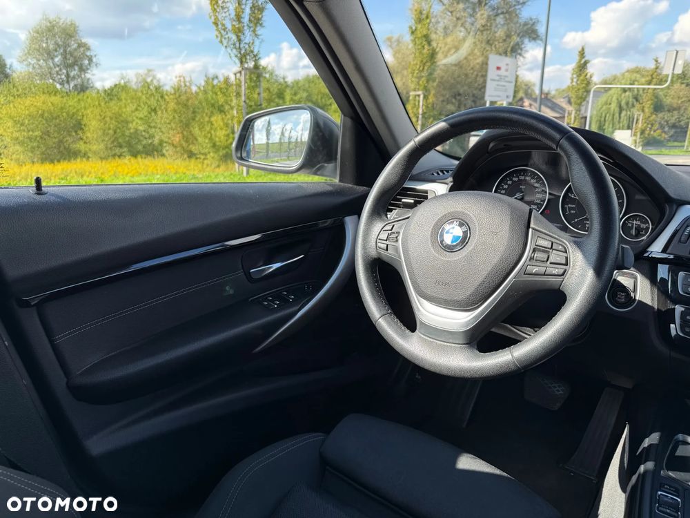 BMW Seria 3 318i Sport Line - 14